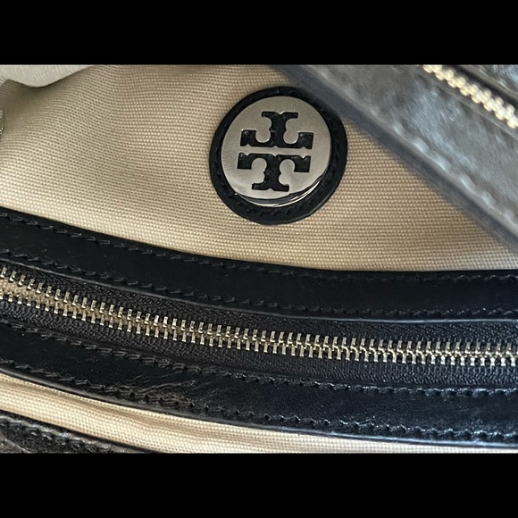 Tory Burch Black Leather Reva Logo Crossbody Bag - Picture 5 of 6